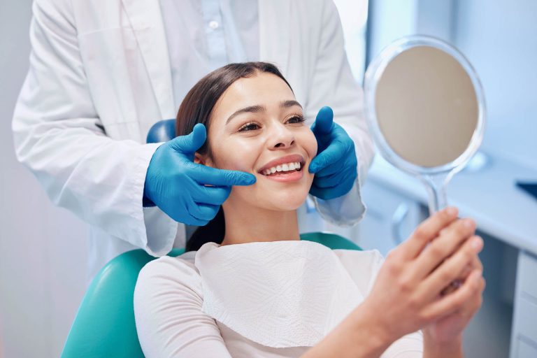 Odontoiatria Estetica: Trattamenti, Rischi e Vantaggi